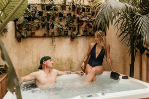myinsolite - Cocon Tropical, jacuzzi, énigme